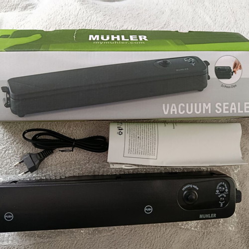 Vacuum sealer machine new in box