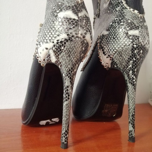 Women's boots size 36 with snake print and crystals, high stiletto heel