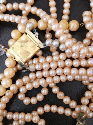 Pearl necklaces used vintage set of 2 with gold-plated clasp