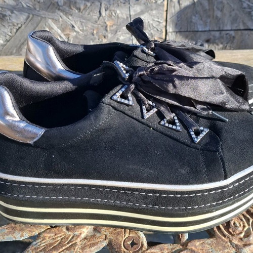 Platform shoes like new, size 39 fitting also 40, black and silver