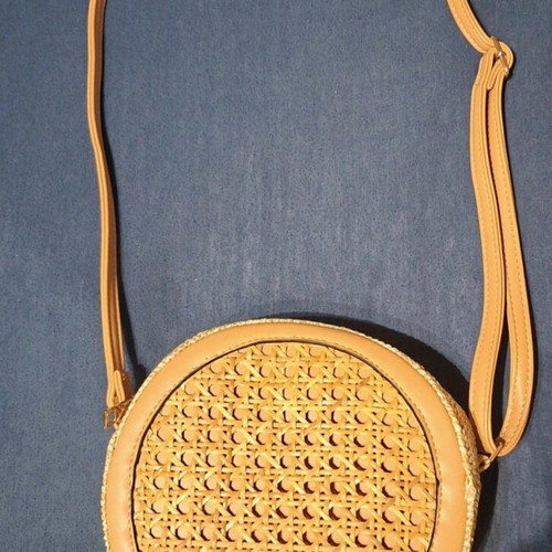 Round straw shoulder bag with leather, like new, brown