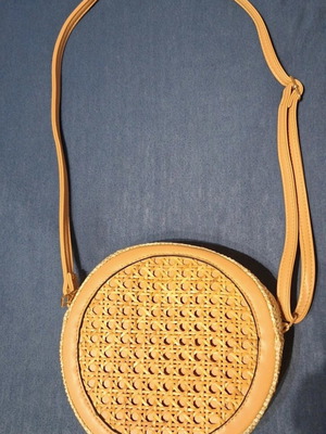 Round straw shoulder bag with leather, like new, brown