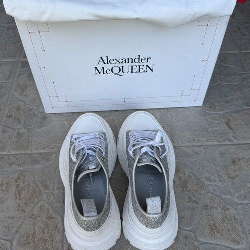 Alexander McQueen Tread Slick sneakers like new, silver glitter