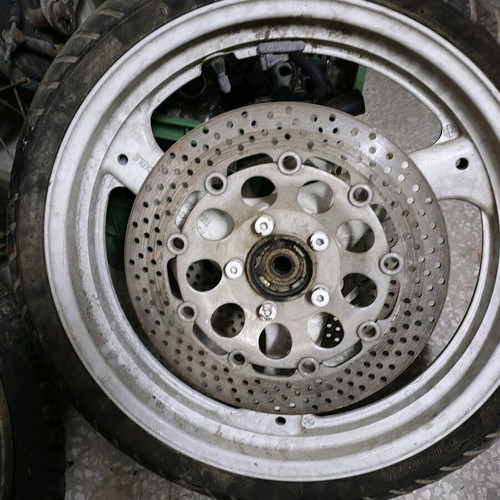 Suzuki front 17-inch rim used with brake discs