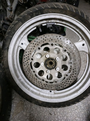 Suzuki front 17-inch rim used with brake discs