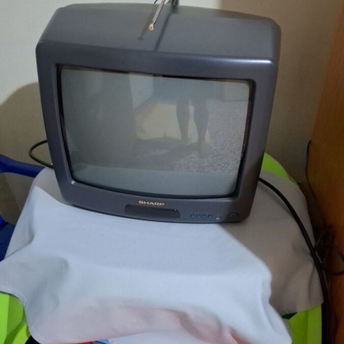 Sharp TV like new, works but no channel signal