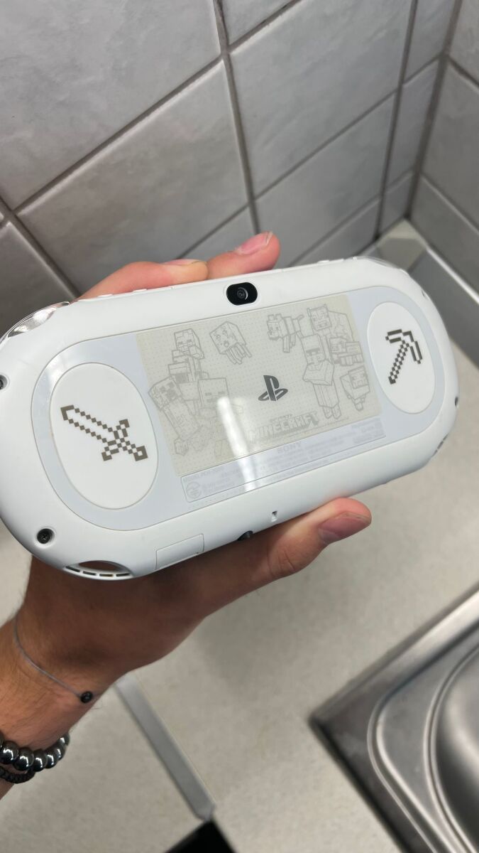 PlayStation Vita 2000 Minecraft Limited… - € 270,00 - Vendora.cy