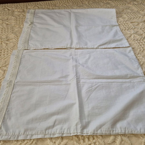 Bed sheet and 2 pillowcases white, like new, double bed size