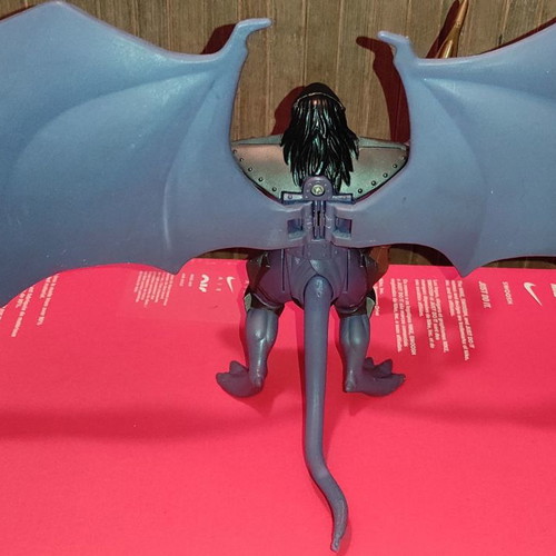 Gargoyles Mighty Roar Golliath used with accessories Kenner 1995