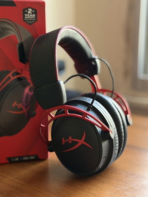 HyperX Cloud Alpha Wireless gaming headset