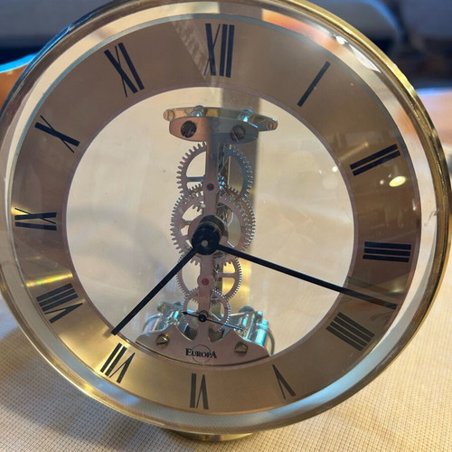 Crystal Europa table clock in excellent condition quartz