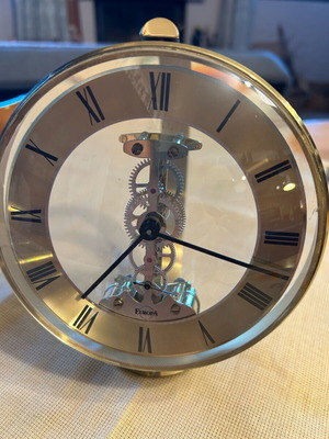 Crystal Europa table clock in excellent condition quartz