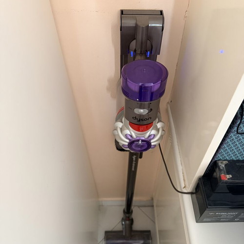 Dyson V8 Advanced rechargeable stick and handheld vacuum like new