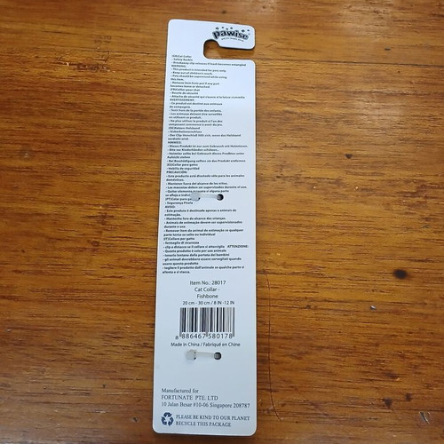 Cat collar with fish design new in packaging