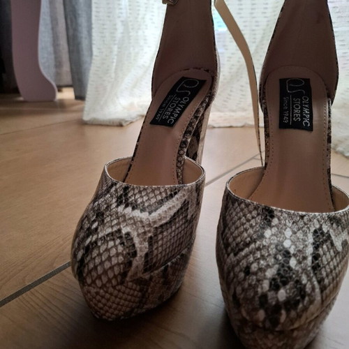 Snake print pumps like new, size 37, black and beige