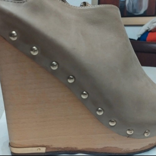 Jean Michel Cazabat leather sandals like new, size 37, beige