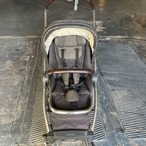 Baby stroller with Oyster 3 Kiddo seat like new