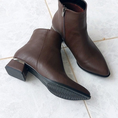 Brown ankle boots new no 39 with thick heel