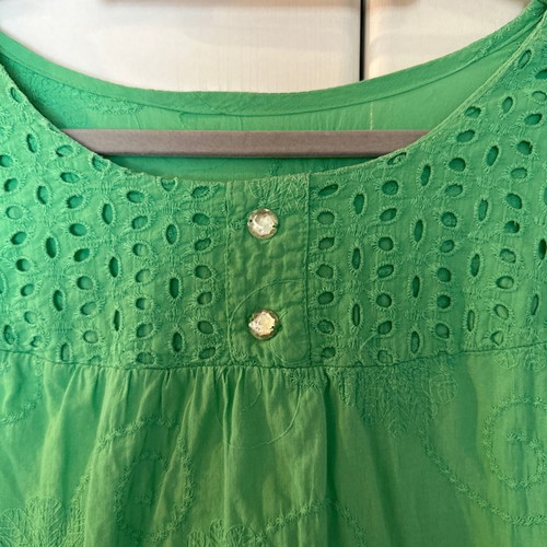 Green short-sleeve t-shirt size M