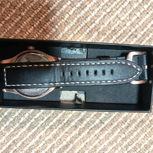 Analog watch like new