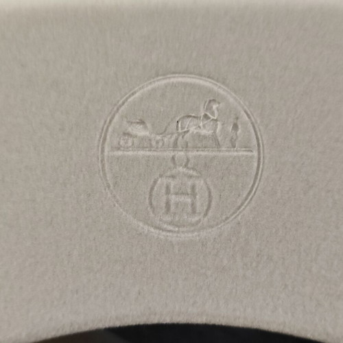 Πλαστικές κρεμάστρες ρούχων Hermes μεταχειρισμένες, σετ 2, γκρι βελούδινες