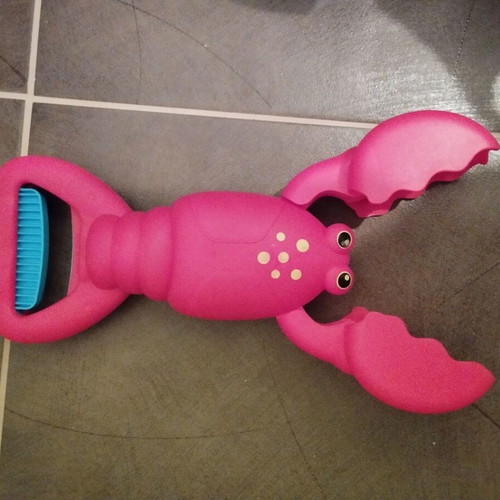 Baby beach toy like new with open-close claw