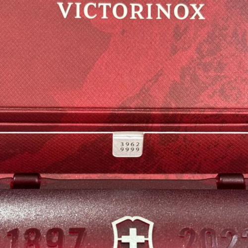 Victorinox collectible numbered pocket knife new in original box