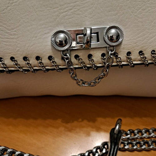 Vintage shoulder bag in very good condition with chain, white