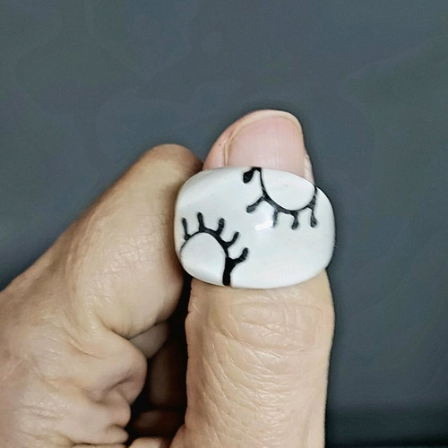Glass black and white ring like new