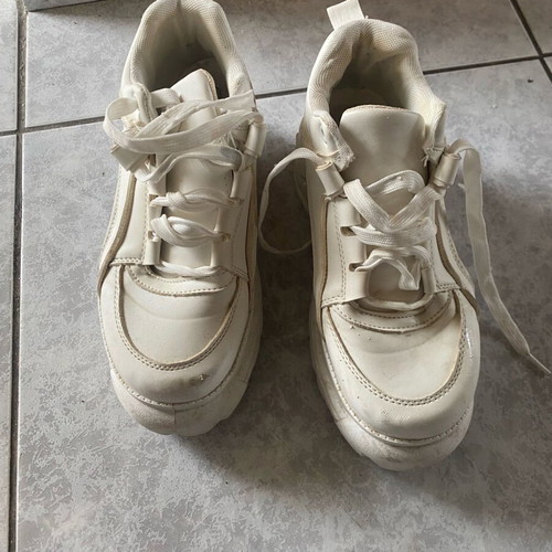 White athletic shoes with double sole used, size 37
