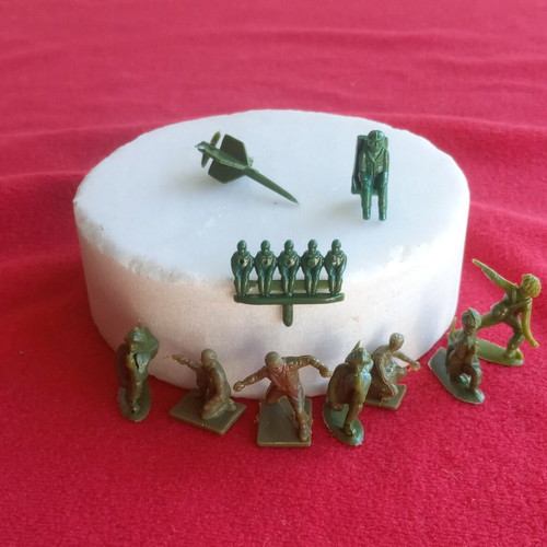 Vintage collectible miniature soldiers 1960, like new, set of 38