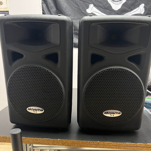 Akiyama powered speakers set of 2 with tripod and microphone stand used