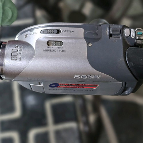 Sony Handycam with Carl Zeiss Vario-Tessar lens like new, DVD-RW support