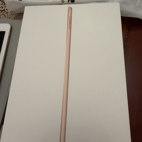 iPad 6th Generation 128GB Gold like new