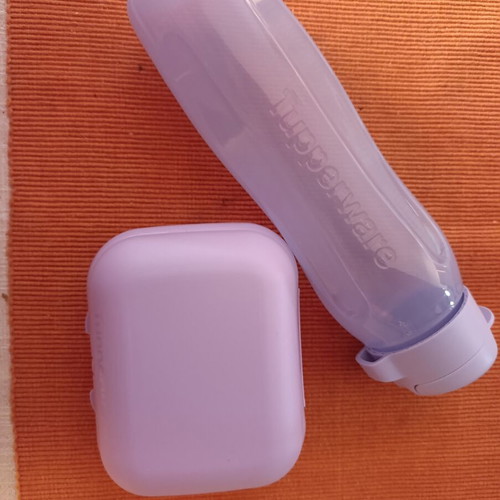 Snack container with 750 ml slim bottle