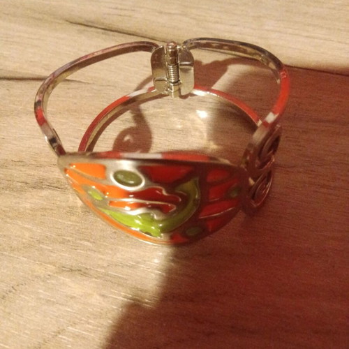 Bracelet with dolphin design, new