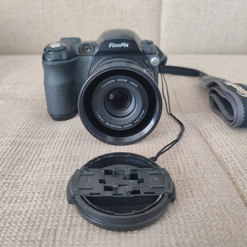 Fujifilm Finepix S5000 camera used with adapter ring and 64MB xD card
