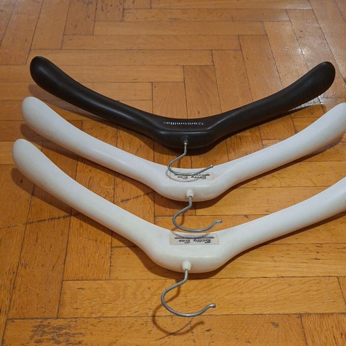 Hangers for jackets and coats used, pack of 6, plastic