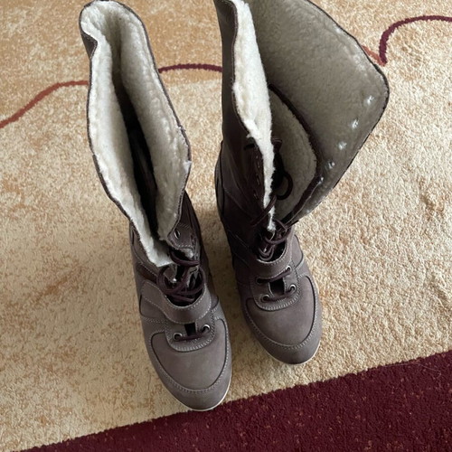 Winter boots with fur Bloom like new, size 37, beige