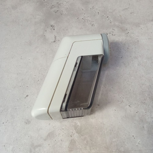Remington Traveler Fabric Lint Remover used, battery operated
