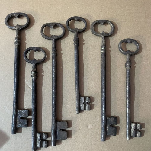 Keys used, set of 6, 100 years old