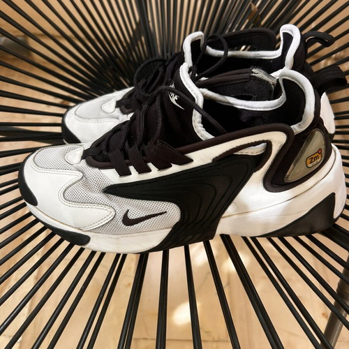 Nike Zoom sneakers, black and white, size 39