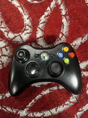 Xbox 360 controller used with battery cover damage