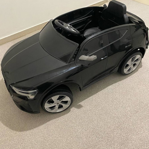 Electric children's car used with remote control