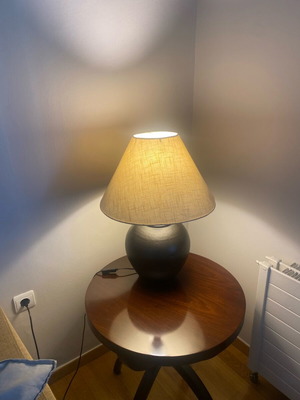 Table lamp like new with beige calami