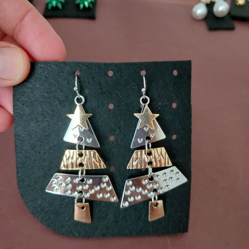 Christmas tree earrings with stars