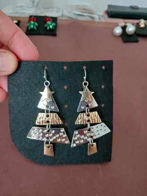 Christmas tree earrings with stars