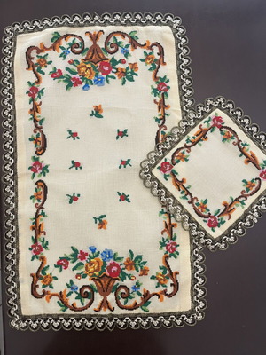 Vintage table linens set of 2 with floral embroidery like new