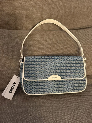 DKNY Wendy τσάντα ώμου, denim με μονόγραμμα