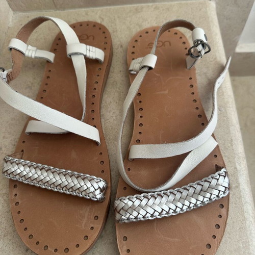 Ugg πέδιλα σαν καινούργιο, μέγεθος 41, άσπρα και ασημί